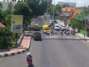 Siapa Bertanggung Jawab Atas Insiden Ambulans Tabrak Polisi di Banyuwangi?