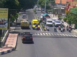 Viral Video Ambulans Lawan Arus Tabrak Motor di Banyuwangi