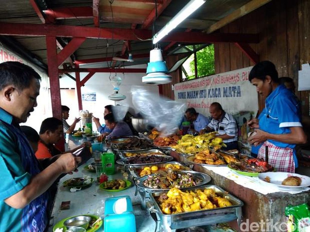5 Rumah Makan Nasi Kapau Enak di Sekitar Jakarta, Mampir Yuk! 5 Rumah Makan Nasi Kapau Enak di Sekitar Jakarta, Mampir Yuk!