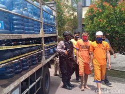 Polisi Magetan Amankan Ratusan Galon Air Mineral Bermerek yang Dipalsukan