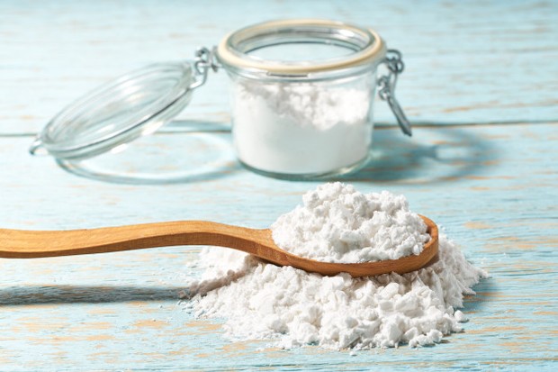 Arrowroot Dry Sampo/freepik.com Arrowroot powder dapat menyerap minyak dan menambah volume rambut.