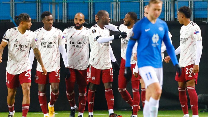 Arsenals Nicolas Pepe celebrates with teammates, after scoring the first goal of the game against Molde, during the Europa League Group stage Group B, soccer match between Molde and Arsenal at Aker Stadium in Molde, Norway, Thursday Nov. 26, 2020. (Svein Ove Ekornesvag / NTB via AP)