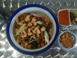Bakmi Goreng Seafood Gaya Bangka Ada di Kedai Bakmi Kekinian Ini