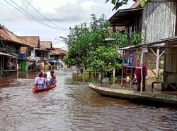 Banjir Rendam 3 Kecamatan di Musi Rawas Utara Sumsel Banjir Rendam 3 Kecamatan di Musi Rawas Utara Sumsel
