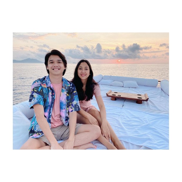 Baskara dan Sherina saat berada di resort Amankila (instagram.com/sherinasinna) Baskara dan Sherina saat berada di resort Amankila.