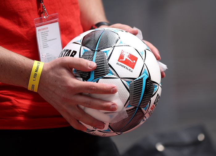 Bundesliga COLOGNE, GERMANY - MAY 17: Ball boys disinfect the footballs ahead of the Bundesliga match between 1. FC Koeln and 1. FSV Mainz 05 at RheinEnergieStadion on May 17, 2020 in Cologne, Germany. The Bundesliga and Second Bundesliga is the first professional league to resume the season after the nationwide lockdown due to the ongoing Coronavirus (COVID-19) pandemic. All matches until the end of the season will be played behind closed doors. (Photo by Lars Baron/Getty Images)