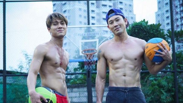 8 Adu Gaya Rizky Billar & Denny Sumargo Pamer Perut Sixpack, Bikin Salfok