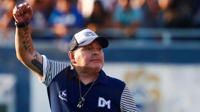 LA PLATA, ARGENTINA - FEBRUARY 29: Diego Armando Maradona head coach of Gimnasia y Esgrima La Plata gestures to supporters during a match between Gimnasia y Esgrima La Plata and Atletico Tucuman as part of Superliga 2019/20 at Estadio Juan Carlos Zerillo on February 29, 2020 in La Plata, Argentina. (Photo by Marcos Brindicci/Getty Images)