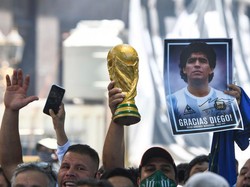 Kematian Maradona Dinilai Mencurigakan, Polisi Gerebek Rumah Dokter Pribadinya