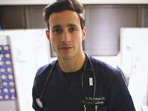Dokter Terseksi Dibilang Munafik Setelah Kedapatan Pesta Tanpa Masker Dokter Terseksi Dibilang Munafik Setelah Kedapatan Pesta Tanpa Masker