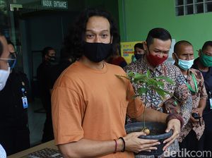 Perjalanan Kasus Narkoba Dwi Sasono hingga Akhirnya Bebas Perjalanan Kasus Narkoba Dwi Sasono hingga Akhirnya Bebas