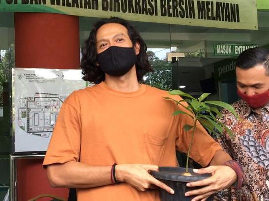Dwi Sasono Perkenalkan Teman Baru saat Rehabilitasi di RSKO Dwi Sasono Perkenalkan Teman Baru saat Rehabilitasi di RSKO