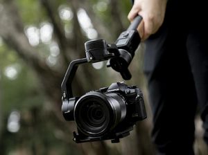 Feiyu AK 2000C, Stabilizer untuk Mirrorless dan DSLR Dukung Video TikTok