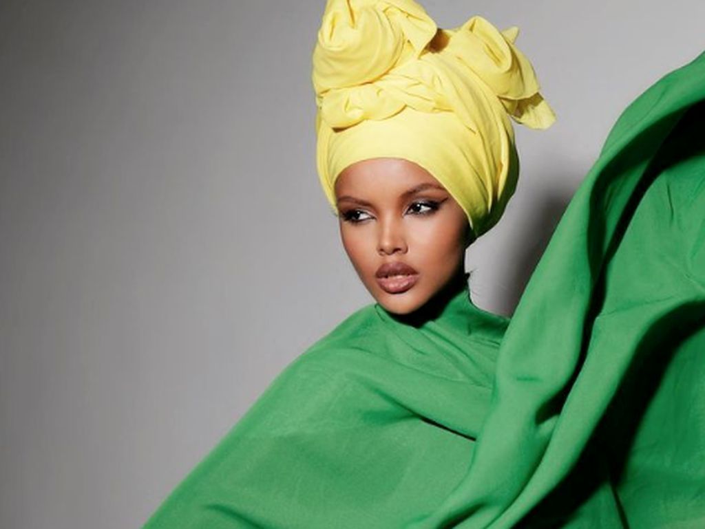 Model Halima Aden Pensiun dari Fashion Demi Agama