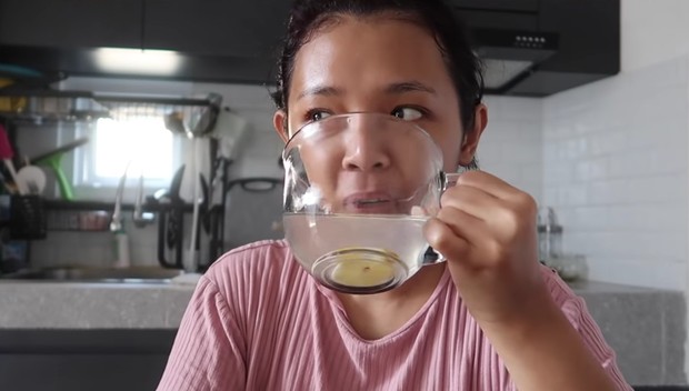 Infused lemon bisa dinikmati dengan mencampur irisan lemon dengan air hangat/youtube.com/Ririe Prams