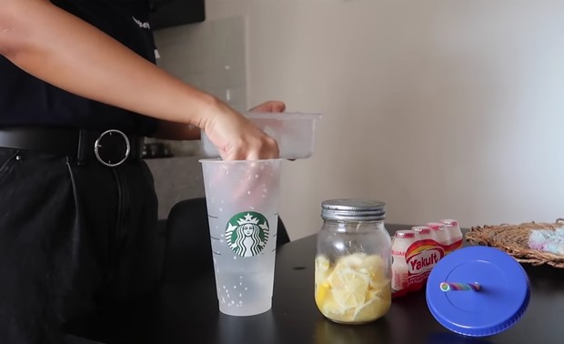 Infused lemon bisa dinikmati dengan menambahkan es dan yakult/youtube.com/Ririe Prams