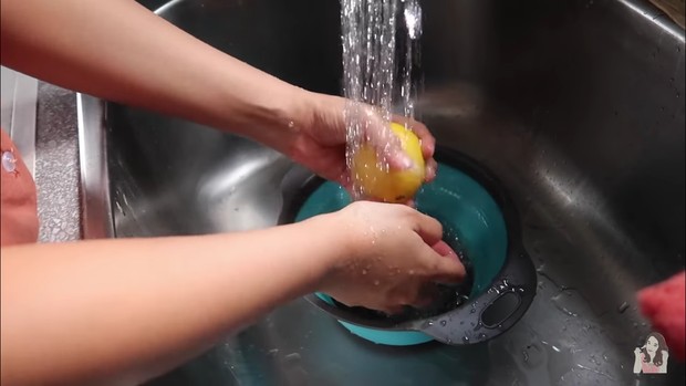 Infused lemon dibuat dengan mencuci lemon terlebih dahulu/youtube.com/Ririe Prams