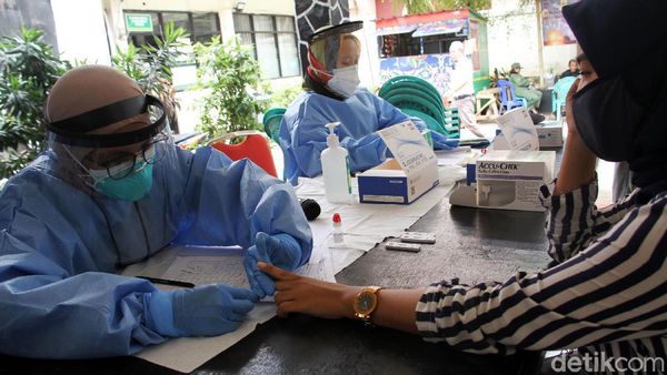 Jelang Pilkada Depok, Petugas KPPS Dites Rapid