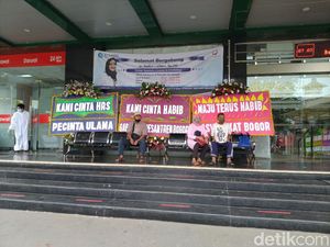 Habib Rizieq Dirawat, Karangan Bunga Lekas Sembuh Berjejer di RS UMMI Bogor