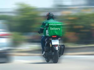Viral Driver Baik Hati Antarkan Makanan dengan Puisi, Dapat Tip Rp 37 Juta Viral Driver Baik Hati Antarkan Makanan dengan Puisi, Dapat Tip Rp 37 Juta