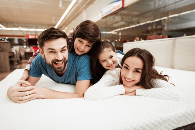 Kasur dengan ukuran besar tidak akan membatasi gerakaan saat tidur.
