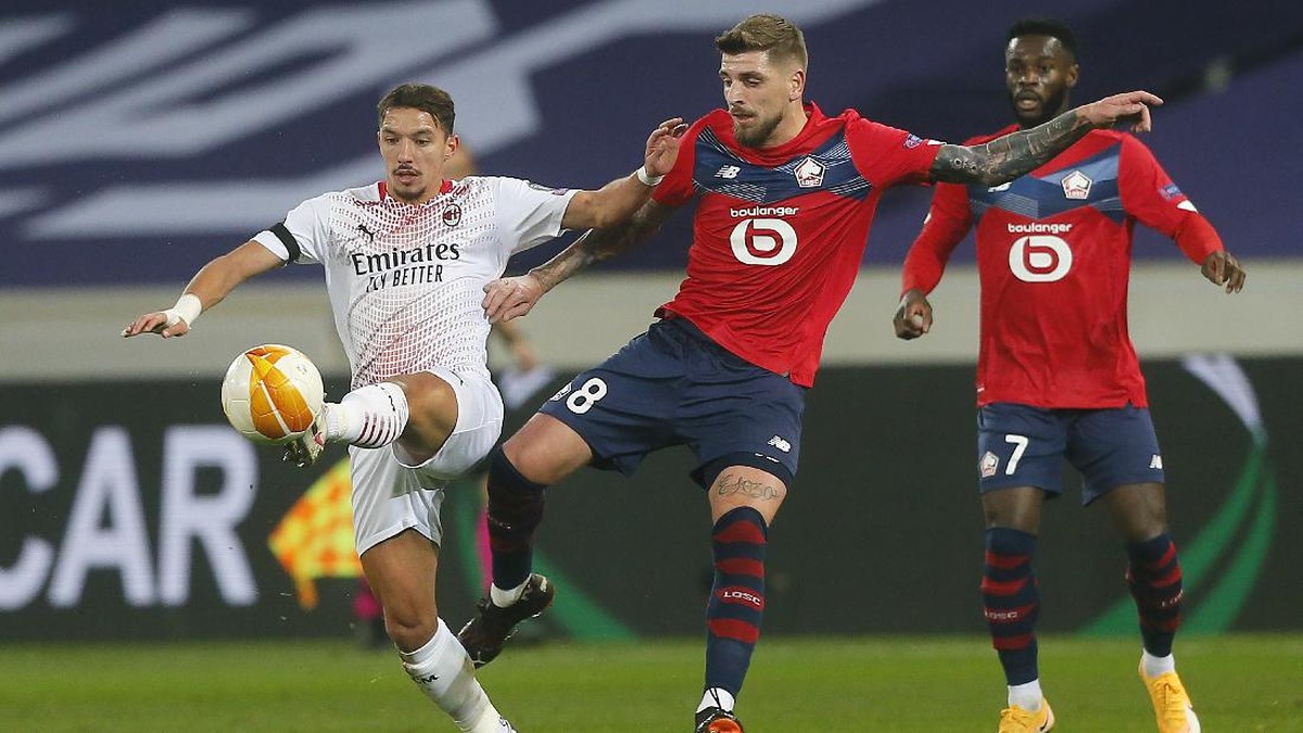 AC Milan bermain imbang 1-1 dengan Lille di lanjutan Liga Europa (Foto: AP/Michel Spingler)
