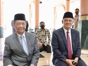 Mahfud Bertemu Gatot Nurmantyo di Masjid UGM: Ngobrol dari Hati ke Hati