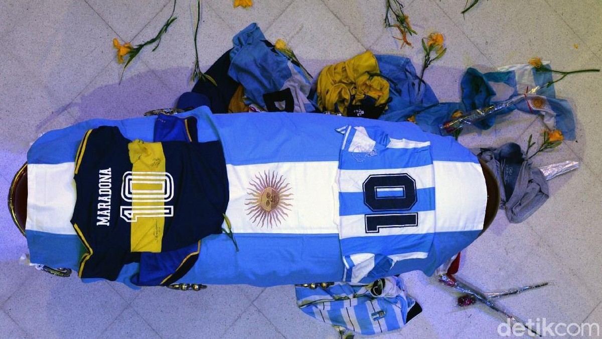 Putra Diego Maradona, Diego Armando Maradona Sinagra, terpaksa tidak menghadiri pemakaman ayahnya karena terinfeksi virus corona. (Foto: AP Photo)