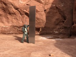 Misteri Tugu Logam di Gurun Utah yang Ditemukan Awak Helikopter