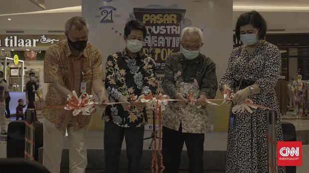 UMKM Kota depok menggelar pameran pasar industri kreatif di Trans Studio Mall Cibubur (27/11). Pameran ini dibuka langsung oleh asisten Ekonomi dan pembangunan Kota Depok, Ahcmad Kafrawi dan Kepala Dinas Perdagangan dan Perindustrian Kota Depok Zamrowi Hasan. Gelaran ini diikuti 30 UMKM dan mayoritas diikuti oleh UMKM makanan dan minuman.