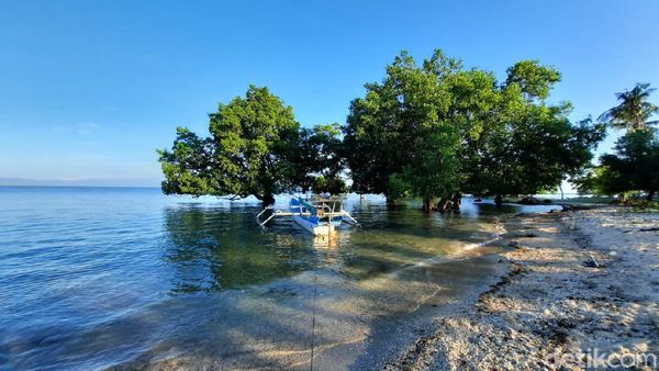 Foto:  Pantai Pasir Putih itu Bernama Paropa Kilo