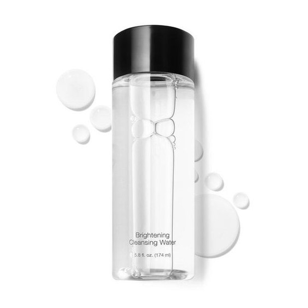 Paraben adalah pengawet dan bahan sintesis yang ditambahkan dalam produk untuk memperpanjang umur simpannya.