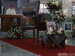 Misa Requiem dan Penghormatan Terakhir Guru Besar Unpar Benedictus