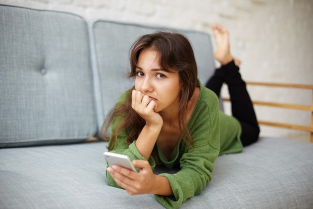 Jika mengirim pesan pada waktu yang tidak tepat, maka akan memperburuk kecemasan.