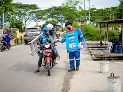 Pertamina RU II Dumai Bagikan 1.000 Masker ke Warga