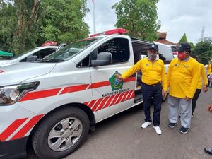 Pemkab Sidoarjo Beri Bantuan Ambulans dan Mesin Serologi ke 7 Puskemas