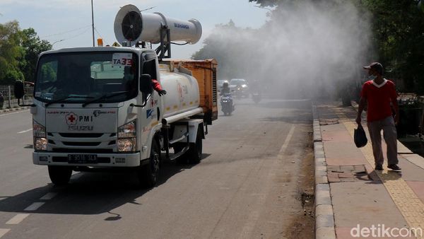 PMI DKI Makin Gencar Lakukan Penyemprotan Disinfektan