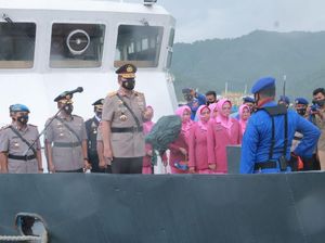HUT Polairud Ke-70, Kapolda NTB Pimpin Upacara Tabur Bunga di Laut