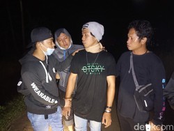 Pria Ini Ngamuk Pakai Cangkul Usai Pergoki Kakak Zina dengan Pria Beristri