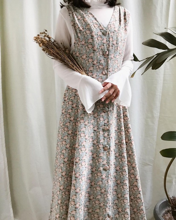 Sleveless long dress (instagram.com/bhoomi.tone) Sleveless long dress bermotif floral