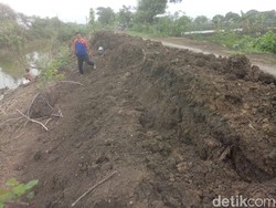 Diterpa Hujan Lebat, Tanggul Kali Plalangan Lamongan Sliding 10 Titik