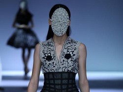 Merayakan Karya Terbaik Barli Asmara di Panggung JFW 2021