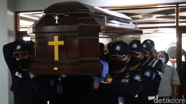 Upacara Penghormatan Terakhir untuk Mantan Rektor Unpar Benadictus