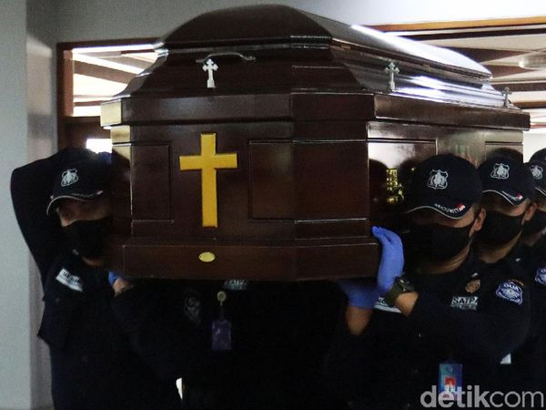 Upacara Penghormatan Terakhir untuk Mantan Rektor Unpar Benadictus