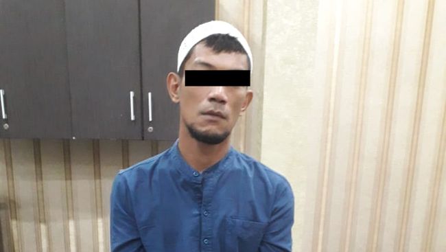 5 Fakta Geger Ketua FPI di Sumut Unggah Foto Hoax Mega Gendong Jokowi 5 Fakta Geger Ketua FPI di Sumut Unggah Foto Hoax Mega Gendong Jokowi