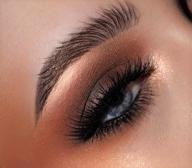 Beri highlighter pada browbone bila perlu/Foto: Pinterest/rover.ebay Langkah mudah membuat feathery brows