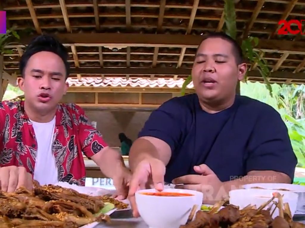 Bikin Laper! Nyicip Bebek Goreng dan Sate Bebek yang Endolita Bikin Laper! Nyicip Bebek Goreng dan Sate Bebek yang Endolita