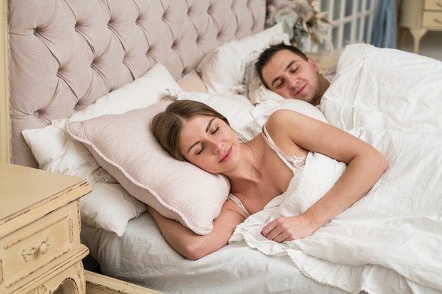 Couplesleep/freepik.com Posisi tidur mencerminkan kualitas hubungan