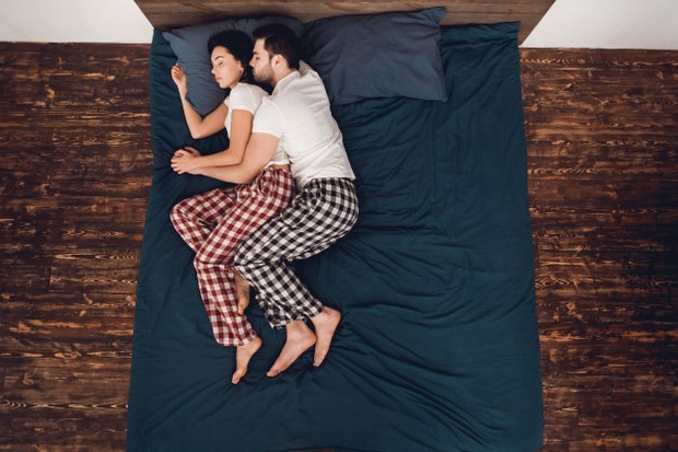 Couplesleep/freepik.com Posisi tidur mencerminkan kualitas hubungan