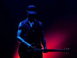 Cristiano Ronaldo Bikin Heboh, Jadi Gitaris Otot Tetap Kekar